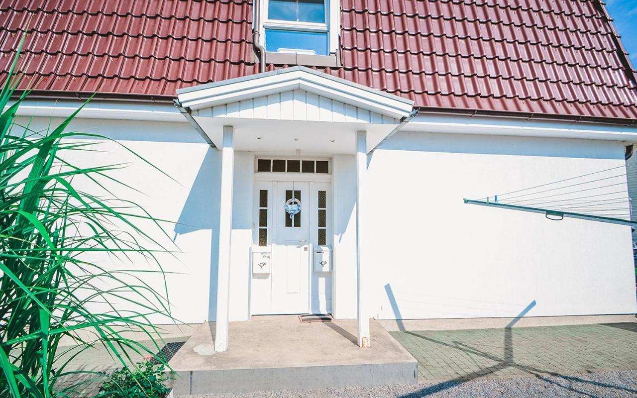 Haus Sonnenschein Ferienwohnung Ole ゼーバート・ヘリングスドルフ エクステリア 写真