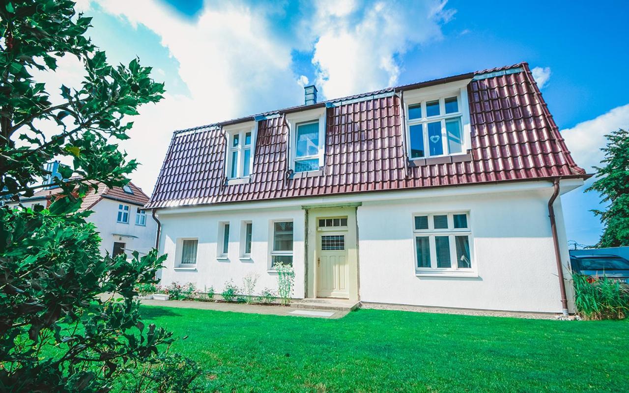 Haus Sonnenschein Ferienwohnung Ole ゼーバート・ヘリングスドルフ エクステリア 写真